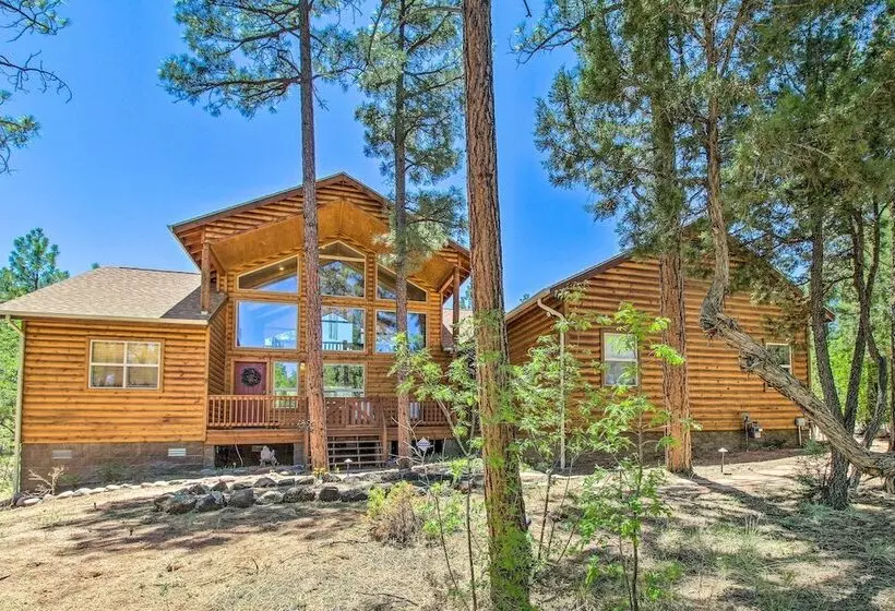 Deck, Grill & Fire Pit: Spacious Show Low Hideaway