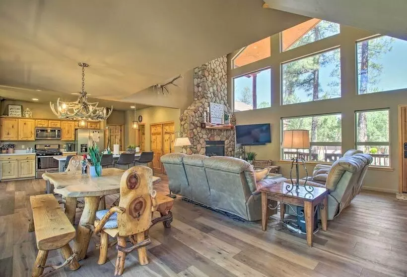 Deck, Grill & Fire Pit: Spacious Show Low Hideaway