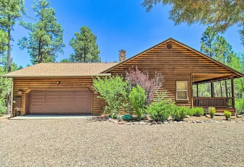 Deck, Grill & Fire Pit: Spacious Show Low Hideaway