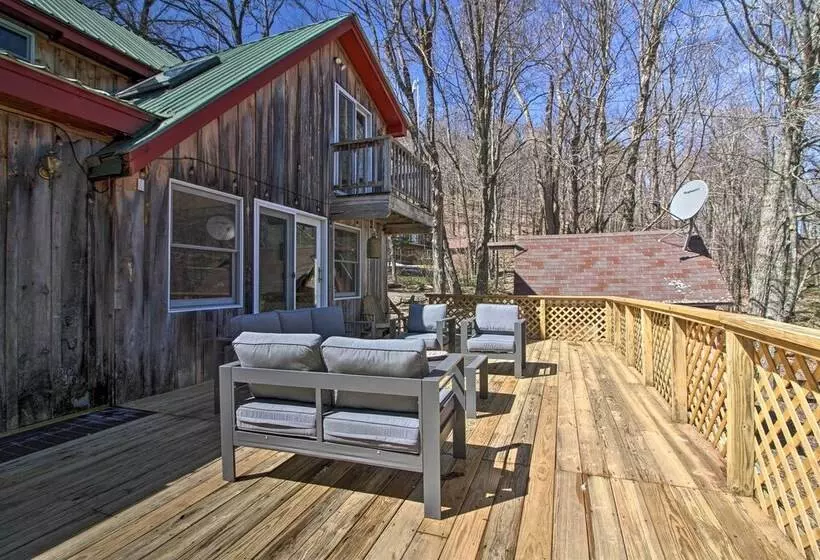 Storybook Stratton House: 3 Mi To Mount Snow!