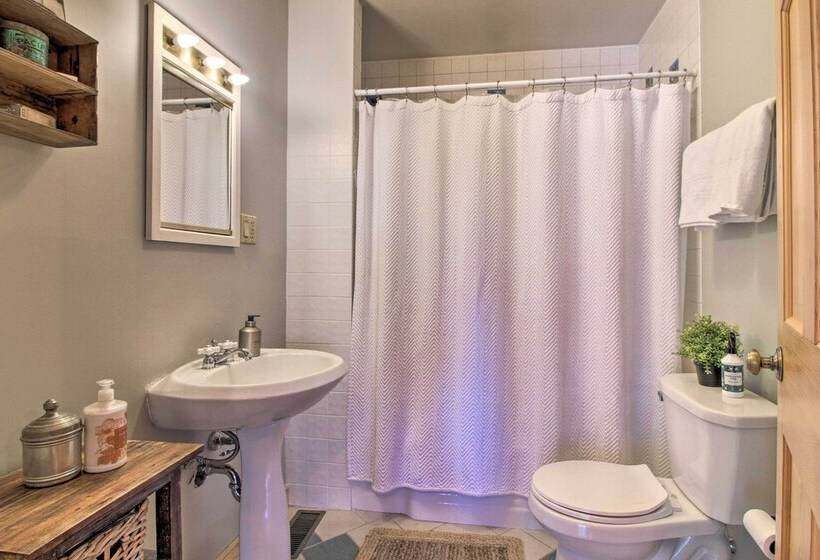 Storybook Stratton House: 3 Mi To Mount Snow!