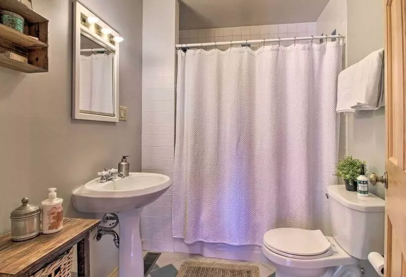 Storybook Stratton House: 3 Mi To Mount Snow!