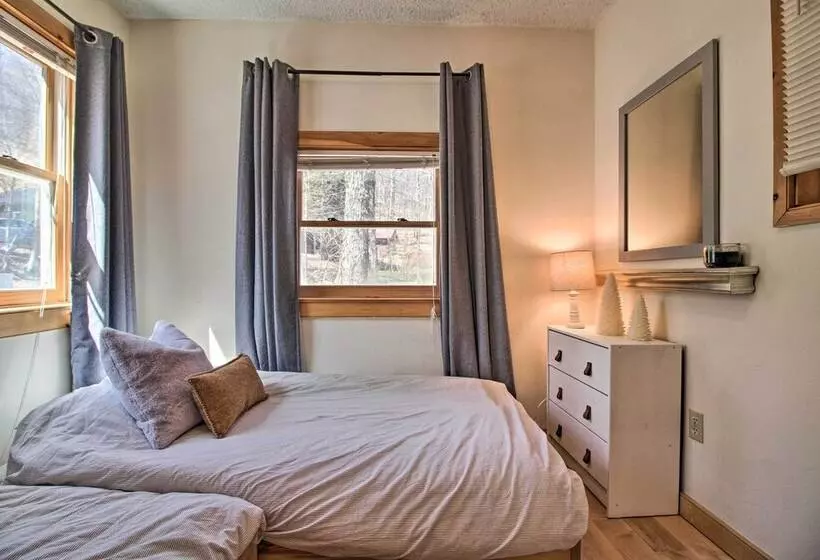 Storybook Stratton House: 3 Mi To Mount Snow!