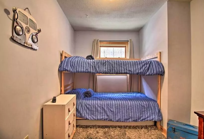 Storybook Stratton House: 3 Mi To Mount Snow!