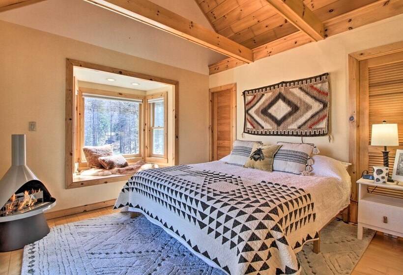 Storybook Stratton House: 3 Mi To Mount Snow!