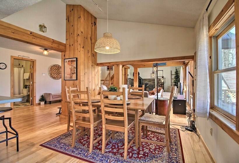 Storybook Stratton House: 3 Mi To Mount Snow!