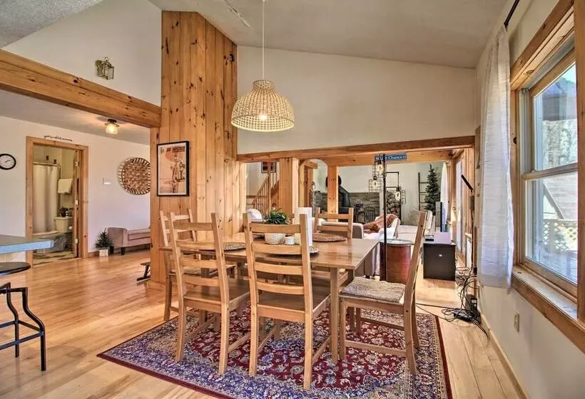 Storybook Stratton House: 3 Mi To Mount Snow!