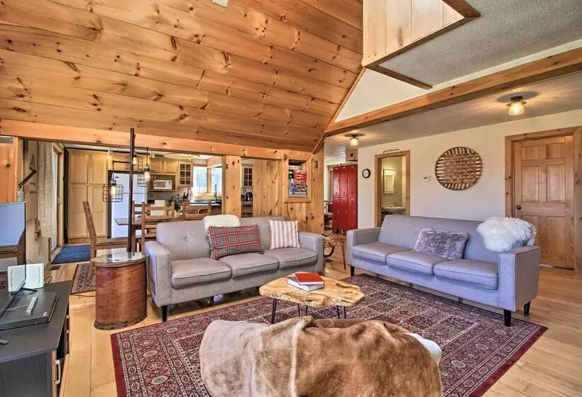 Storybook Stratton House: 3 Mi To Mount Snow!