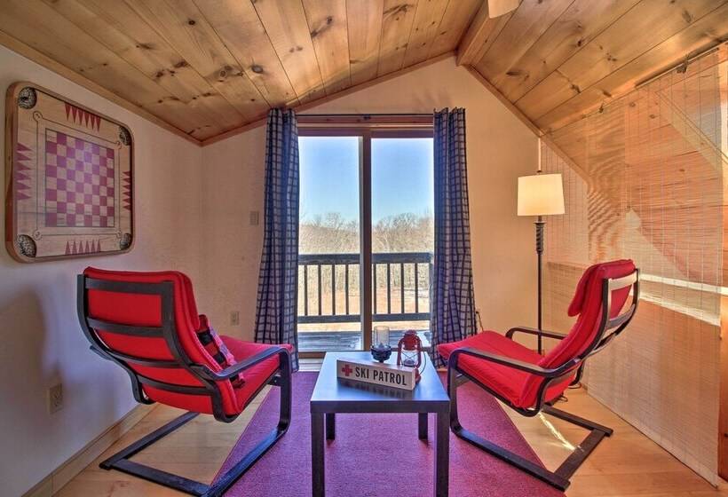 Storybook Stratton House: 3 Mi To Mount Snow!