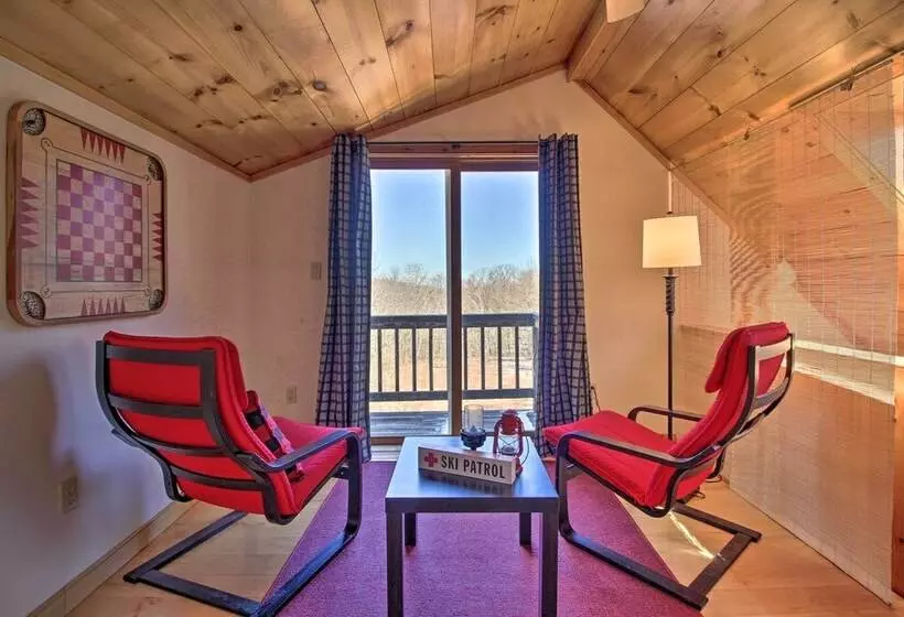 Storybook Stratton House: 3 Mi To Mount Snow!