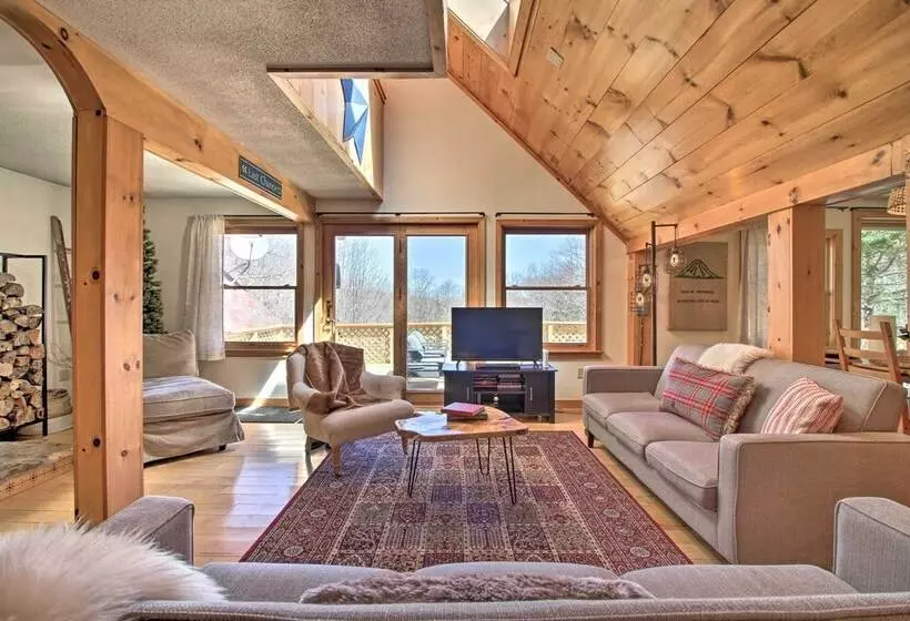 Storybook Stratton House: 3 Mi To Mount Snow!