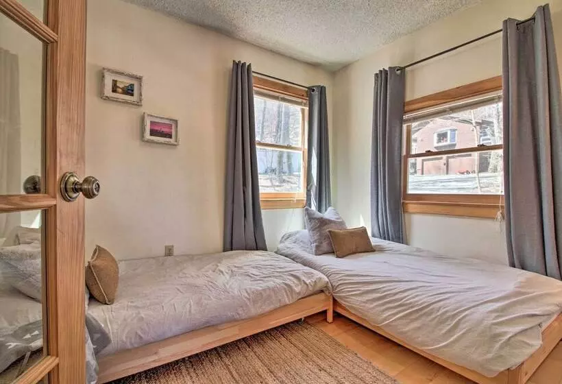 Storybook Stratton House: 3 Mi To Mount Snow!