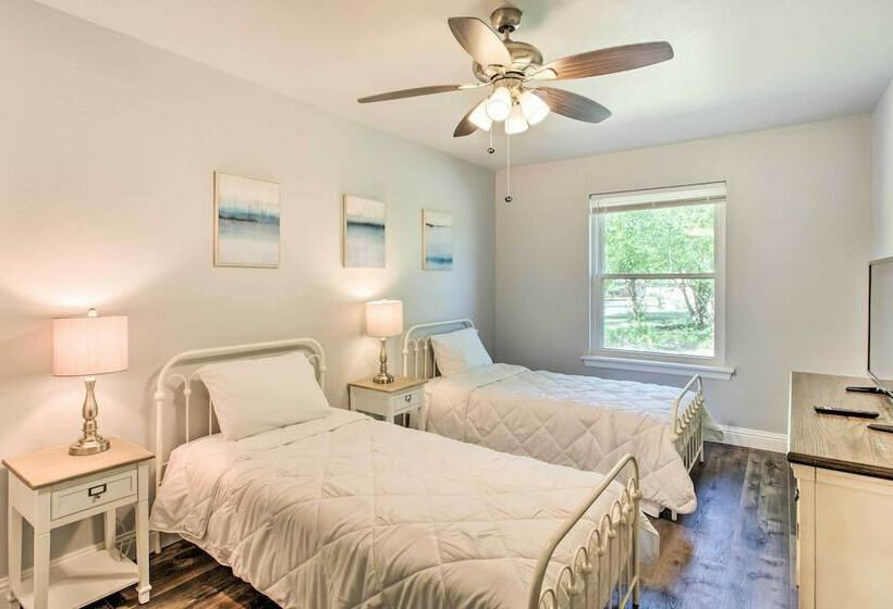 ~ 3 Mi To Dtwn Mckinney: Suburban Texas Retreat