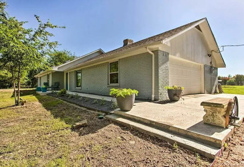 ~ 3 Mi To Dtwn Mckinney: Suburban Texas Retreat