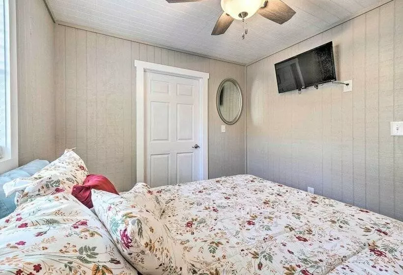 Waterfront Lake Cottage W/ Dock, Gentle Slope