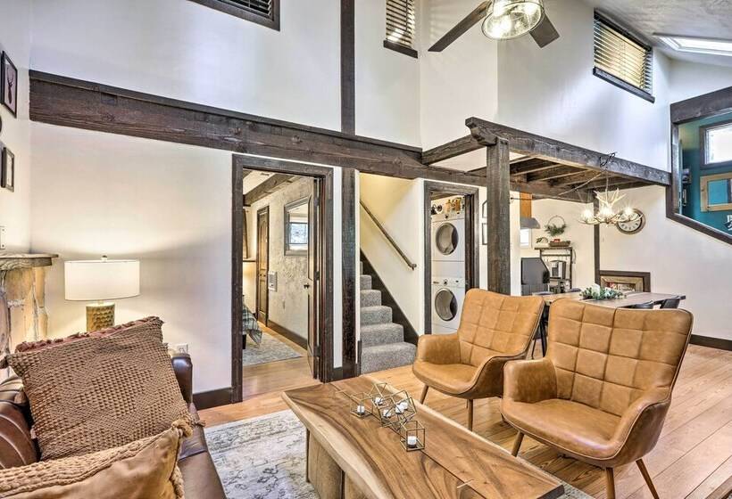 Woodsy Flagstaff Hideaway W/ Deck + Sunroom!