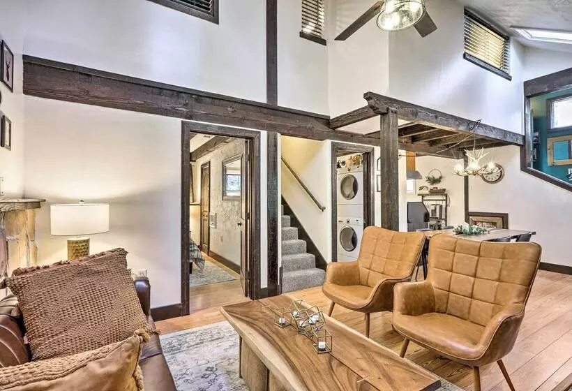 Woodsy Flagstaff Hideaway W/ Deck + Sunroom!