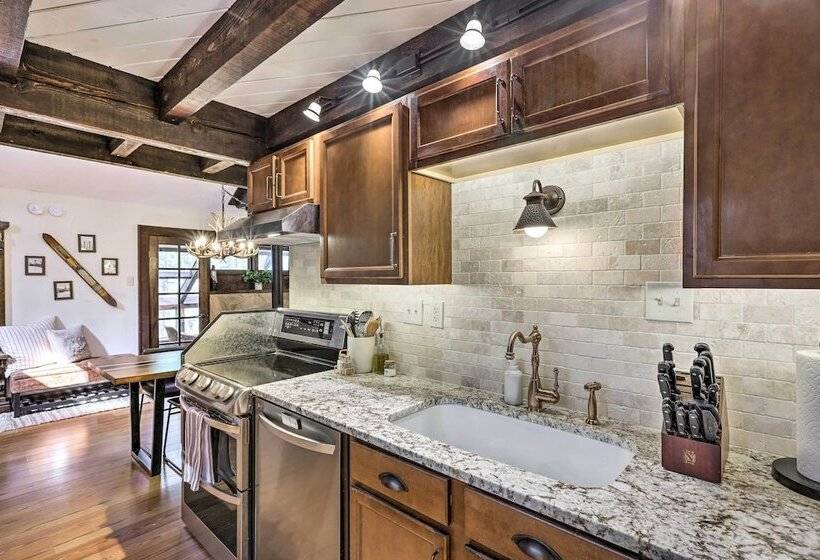 Woodsy Flagstaff Hideaway W/ Deck + Sunroom!