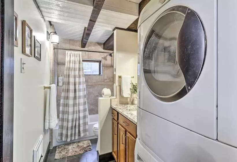 Woodsy Flagstaff Hideaway W/ Deck + Sunroom!