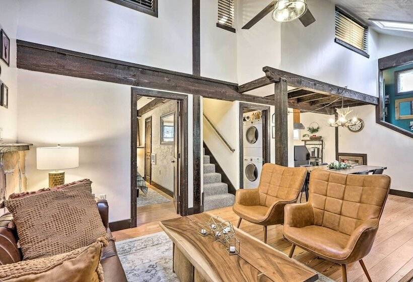 Woodsy Flagstaff Hideaway W/ Deck + Sunroom!