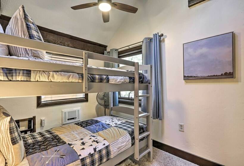 Woodsy Flagstaff Hideaway W/ Deck + Sunroom!