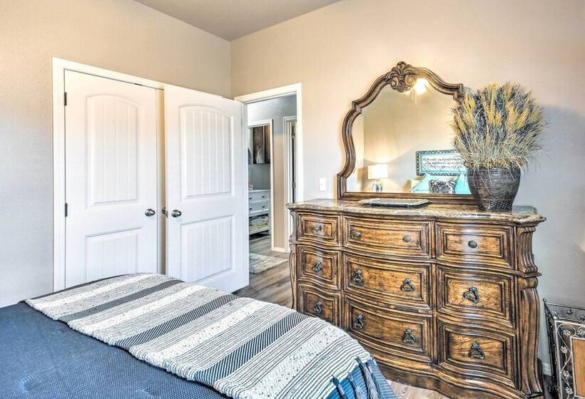 Amarillo Home: 16 Mi To Amarillo Zoo!