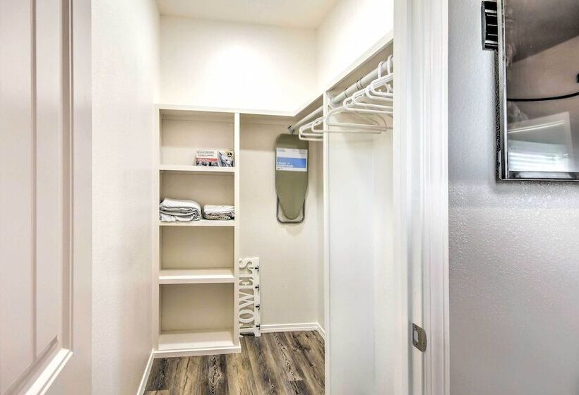 Amarillo Home: 16 Mi To Amarillo Zoo!