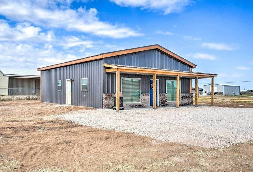 Amarillo Home: 16 Mi To Amarillo Zoo!