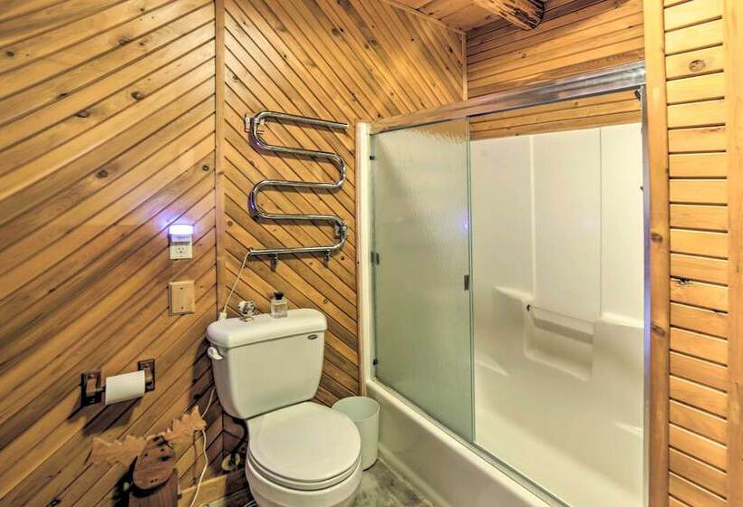 Beachfront Lake Michigan Log Cabin With Sauna!