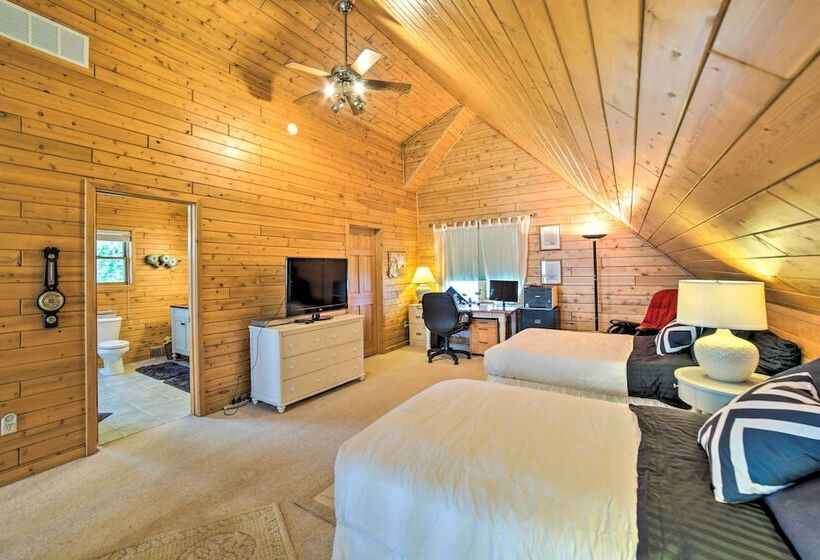 Beachfront Lake Michigan Log Cabin With Sauna!
