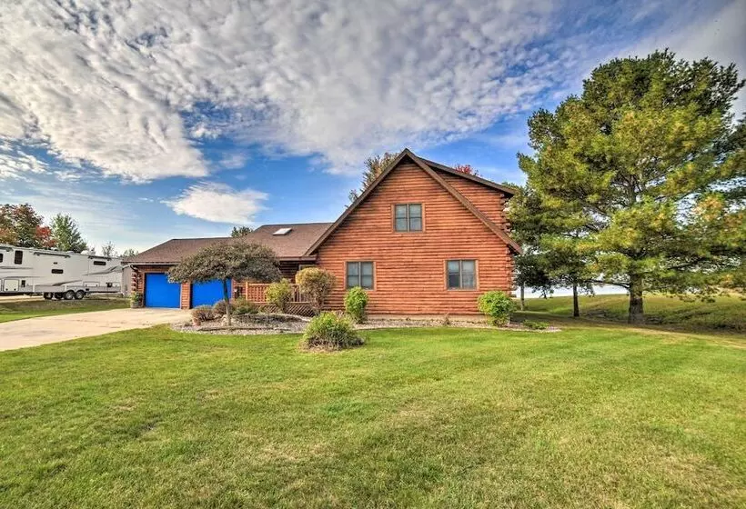Beachfront Lake Michigan Log Cabin With Sauna!