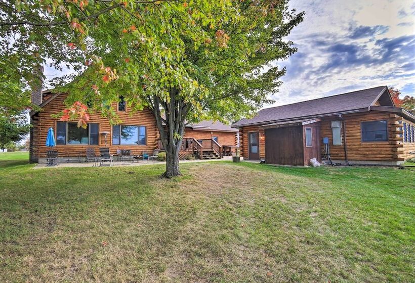Beachfront Lake Michigan Log Cabin With Sauna!