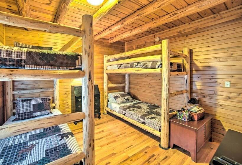 Beachfront Lake Michigan Log Cabin With Sauna!