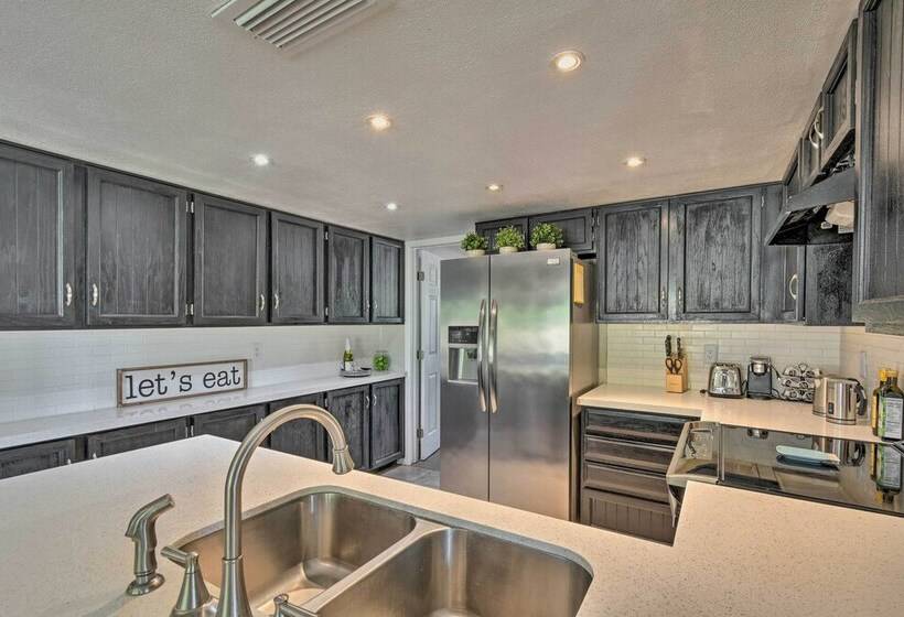 Beautiful Mesa Escape W/ Yard + Private Pool!