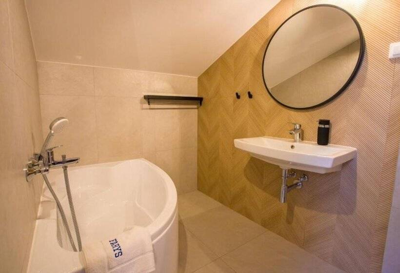 Bed and Breakfast Farys   świetna Lokalizacja, Sauna, Jacuzzi, Piękne Widoki Z Okien