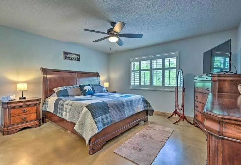 Riverfront Camp Verde Retreat W/ Game Room