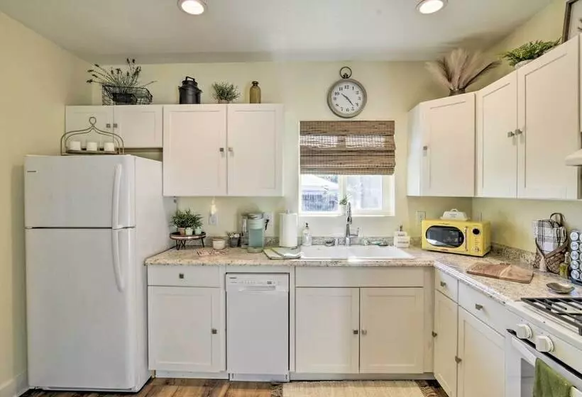 Centrally Located House In Chico W/ Gas Grill