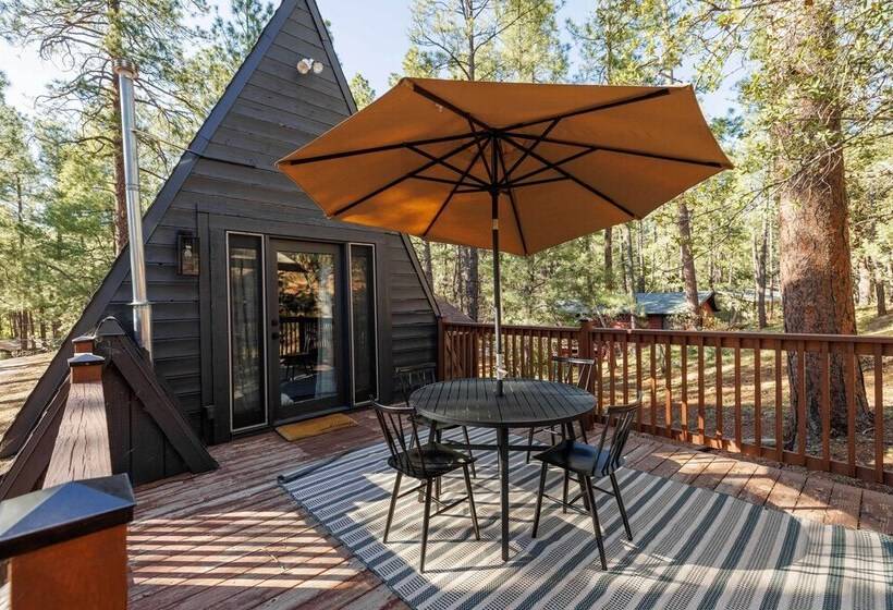 Pet Friendly Pine Cabin W/ Hot Tub & Fire Pit!