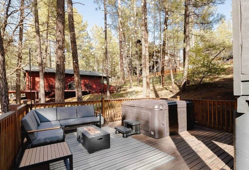 Pet Friendly Pine Cabin W/ Hot Tub & Fire Pit!