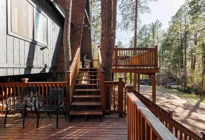 Pet Friendly Pine Cabin W/ Hot Tub & Fire Pit!