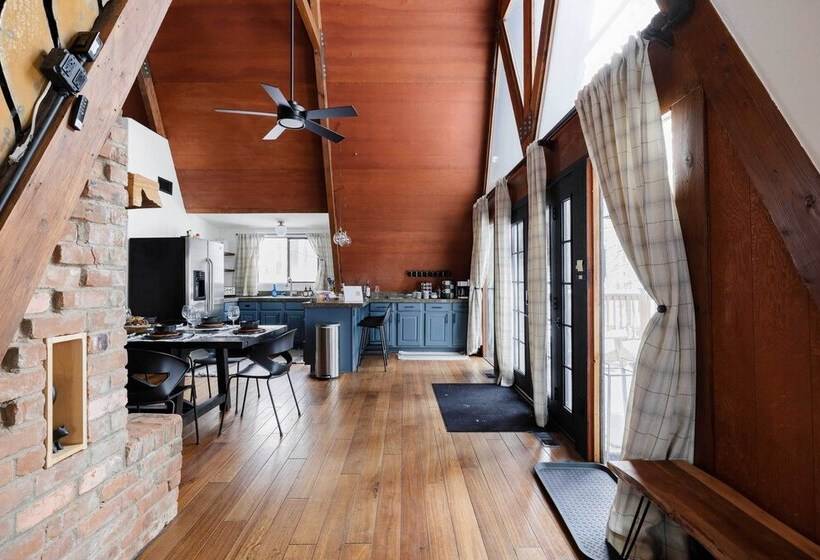 Pet Friendly Pine Cabin W/ Hot Tub & Fire Pit!