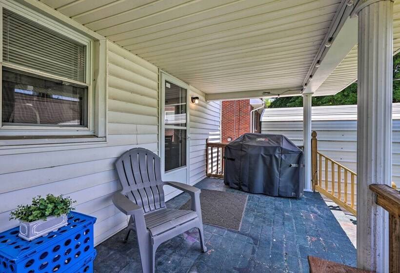 Charming Charleston Home W/ Yard & Fire Pit!