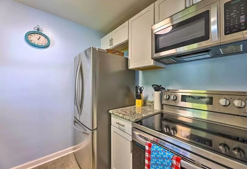 Charming Charleston Home W/ Yard & Fire Pit!