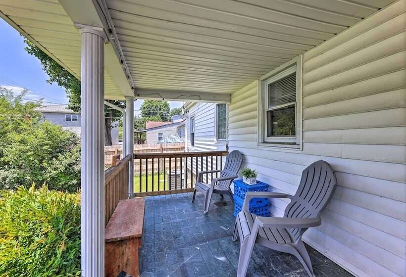 Charming Charleston Home W/ Yard & Fire Pit!