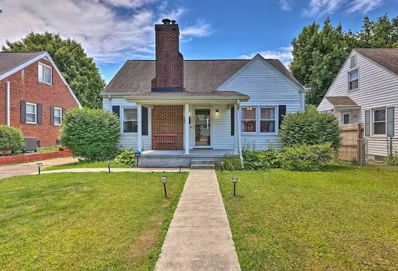 Charming Charleston Home W/ Yard & Fire Pit!