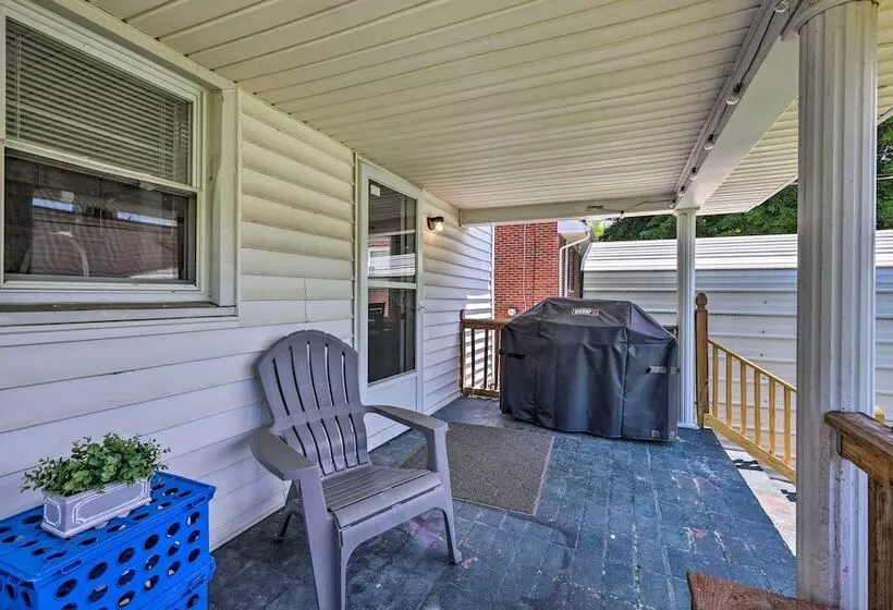 Charming Charleston Home W/ Yard & Fire Pit!