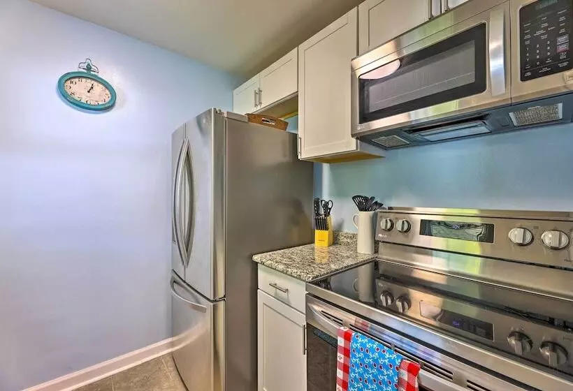 Charming Charleston Home W/ Yard & Fire Pit!