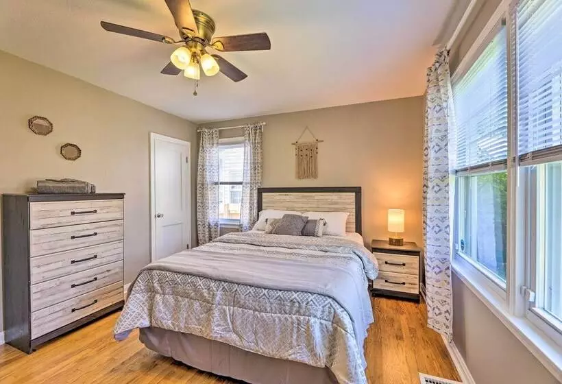 Charming Charleston Home W/ Yard & Fire Pit!