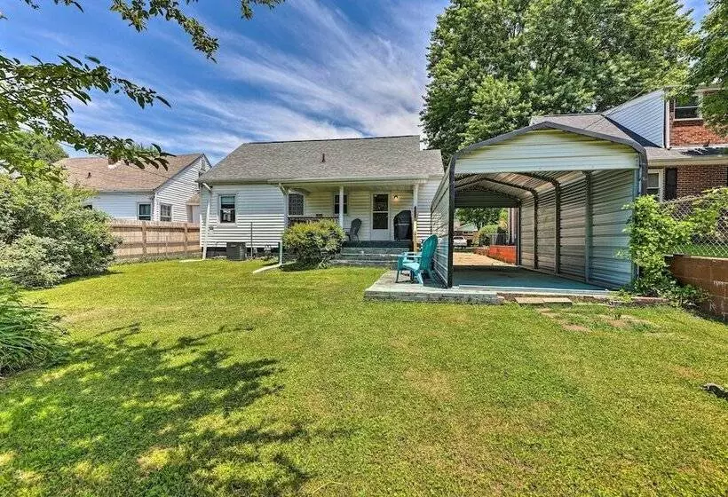 Charming Charleston Home W/ Yard & Fire Pit!