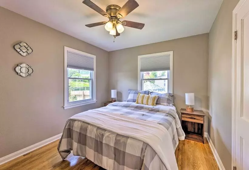 Charming Charleston Home W/ Yard & Fire Pit!